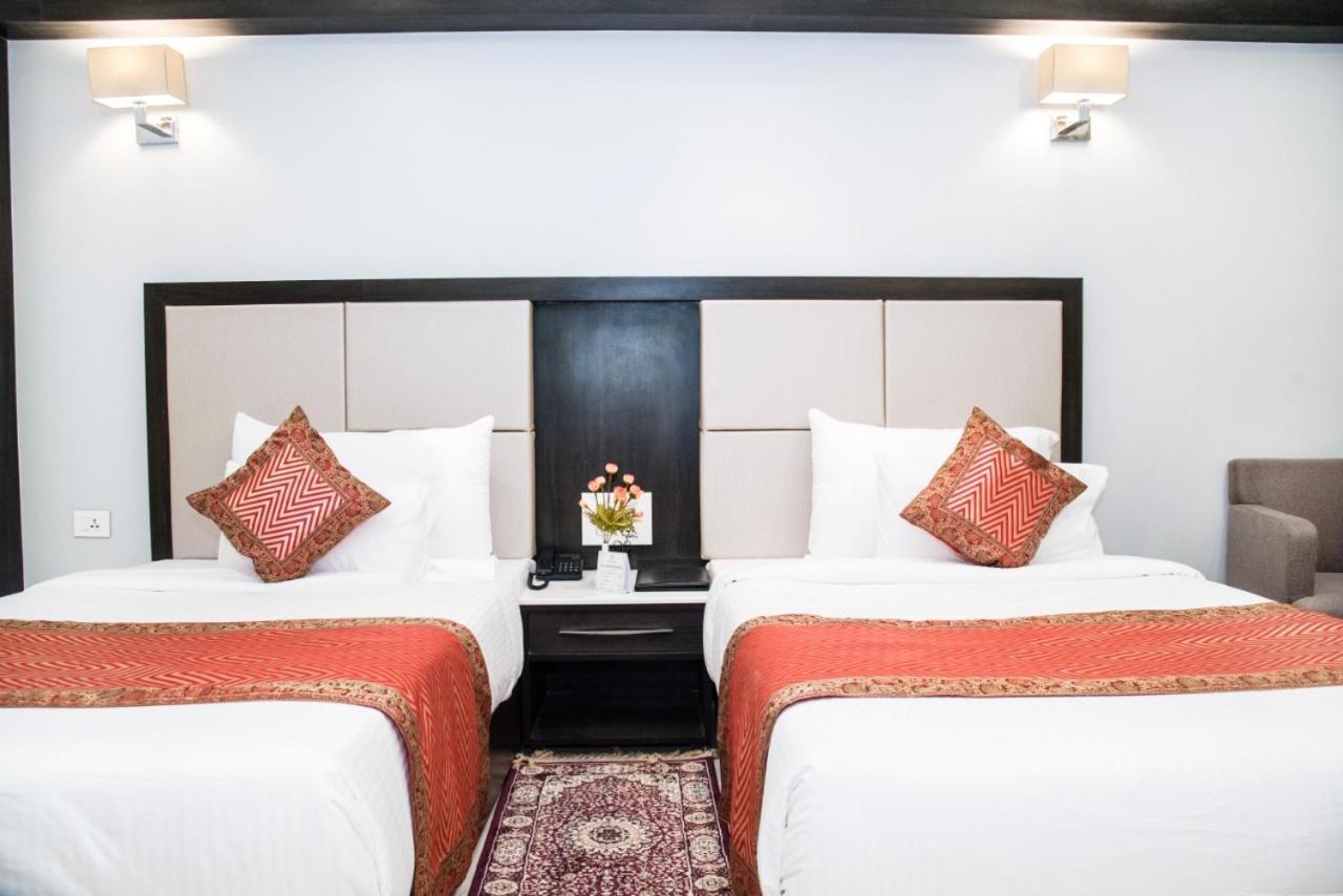 Hotel Platinum Shravasti Katra  Buitenkant foto
