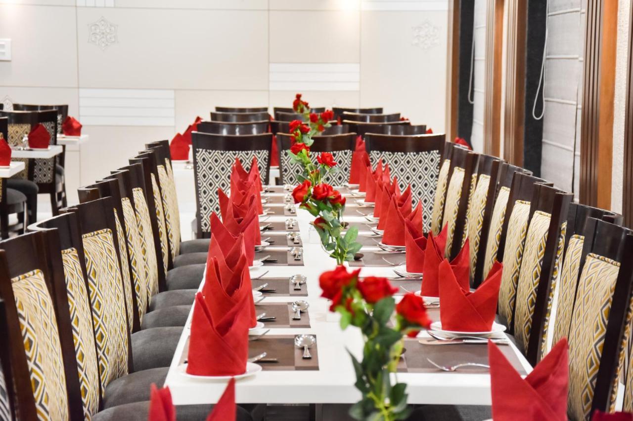 Hotel Platinum Shravasti Katra  Buitenkant foto