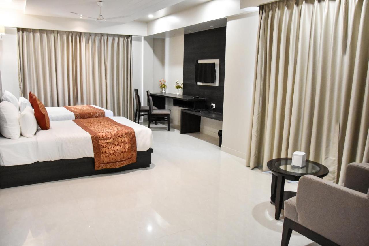 Hotel Platinum Shravasti Katra  Buitenkant foto