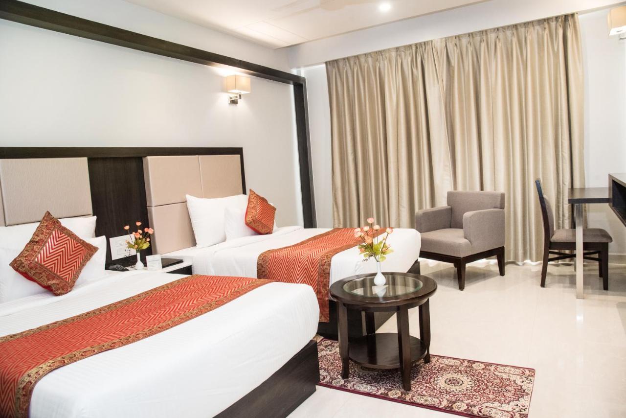 Hotel Platinum Shravasti Katra  Buitenkant foto