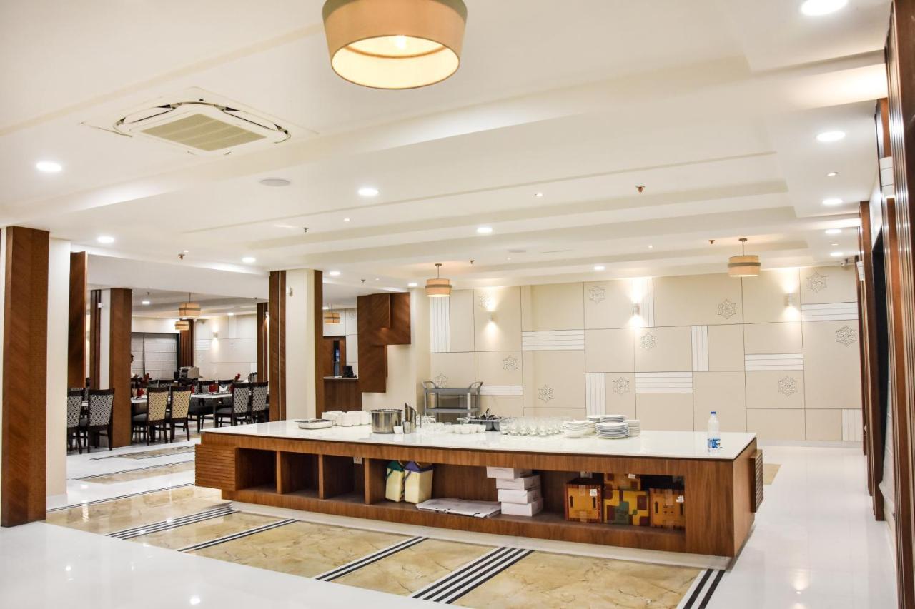 Hotel Platinum Shravasti Katra  Buitenkant foto