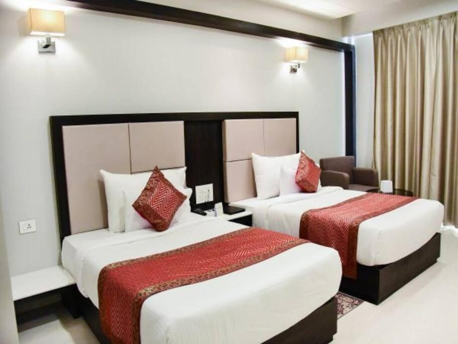Hotel Platinum Shravasti Katra  Buitenkant foto
