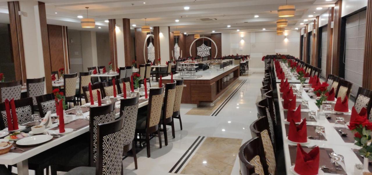 Hotel Platinum Shravasti Katra  Buitenkant foto
